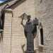 Varcato il cancello centrale ci troviamo di fronte a una statua di San Nicola che impugna una spada in una mano e regge la sagoma di una chiesa nell'altra